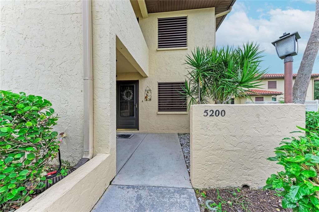 For Sale: $205,000 (2 beds, 2 baths, 1065 Square Feet)