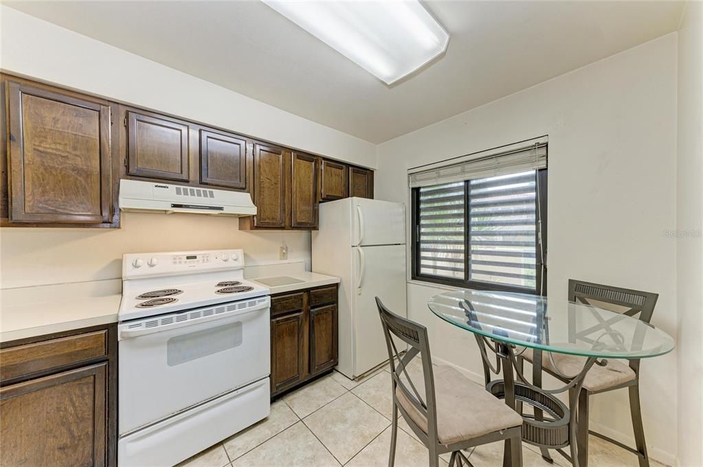 For Sale: $205,000 (2 beds, 2 baths, 1065 Square Feet)