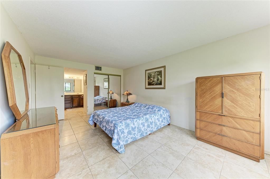 For Sale: $205,000 (2 beds, 2 baths, 1065 Square Feet)