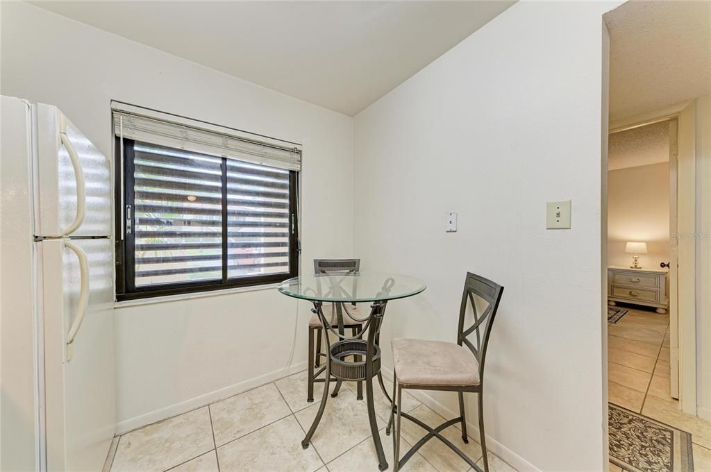 For Sale: $205,000 (2 beds, 2 baths, 1065 Square Feet)