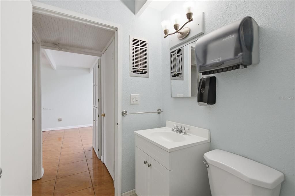 For Sale: $95,000 (1 beds, 1 baths, 648 Square Feet)