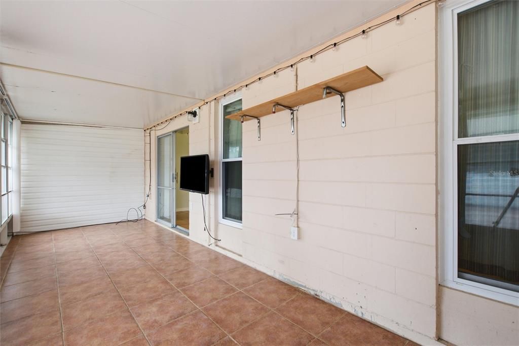 For Sale: $95,000 (1 beds, 1 baths, 648 Square Feet)