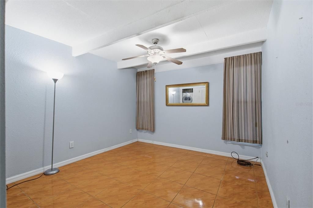 For Sale: $95,000 (1 beds, 1 baths, 648 Square Feet)