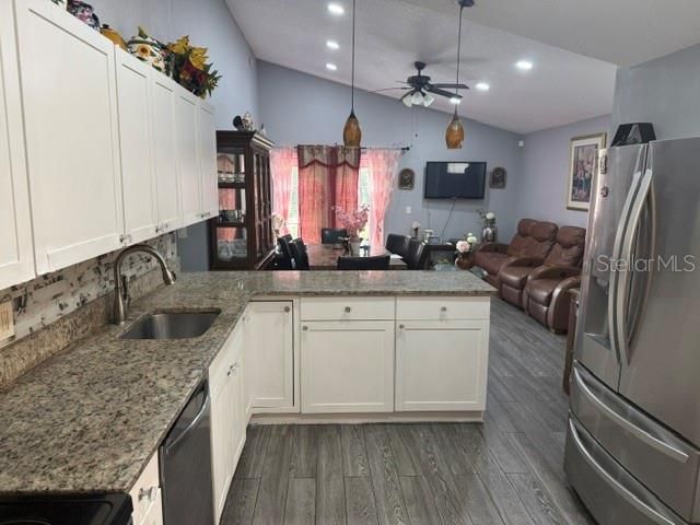 For Sale: $315,000 (3 beds, 2 baths, 1067 Square Feet)