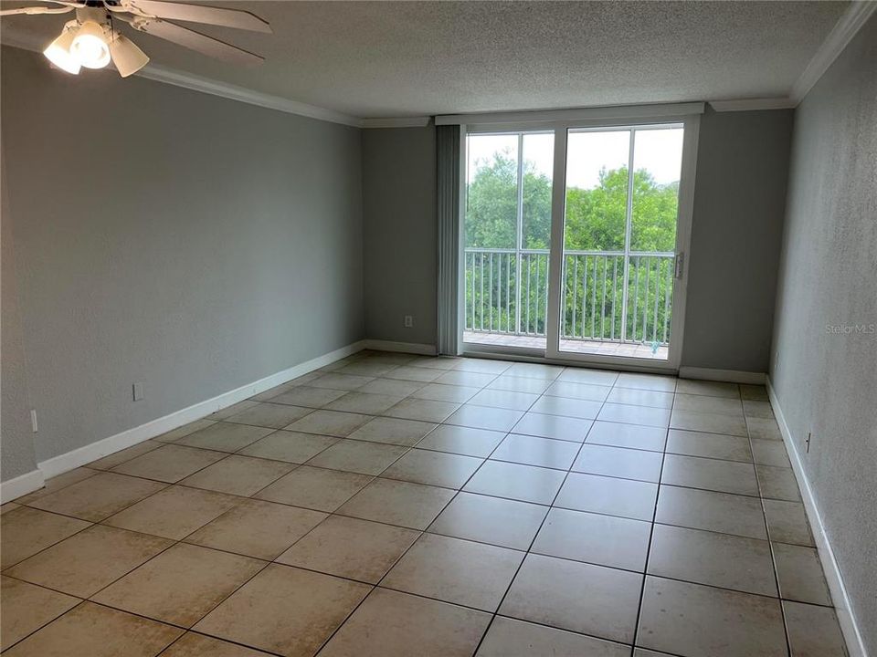 For Rent: $1,400 (1 beds, 1 baths, 714 Square Feet)