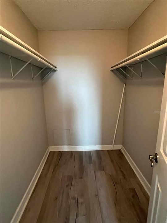 For Rent: $1,400 (1 beds, 1 baths, 714 Square Feet)