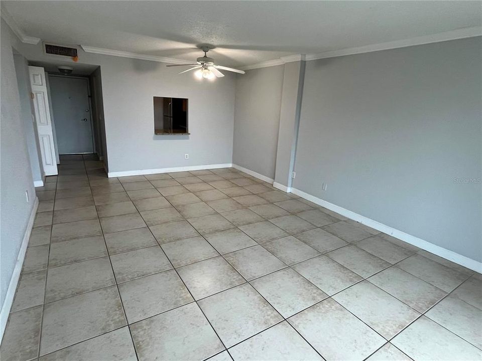 For Rent: $1,400 (1 beds, 1 baths, 714 Square Feet)