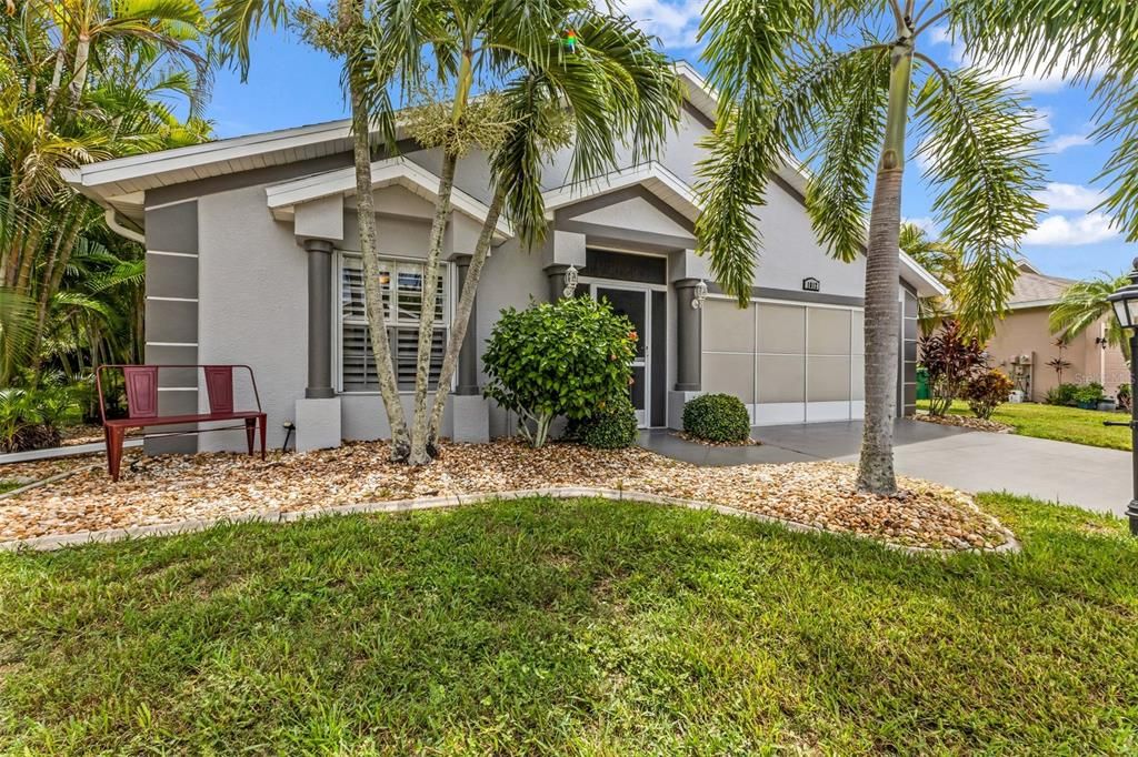 Active With Contract: $285,000 (2 beds, 2 baths, 1382 Square Feet)