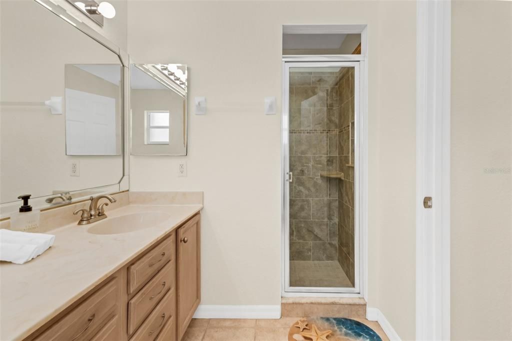 Active With Contract: $285,000 (2 beds, 2 baths, 1382 Square Feet)