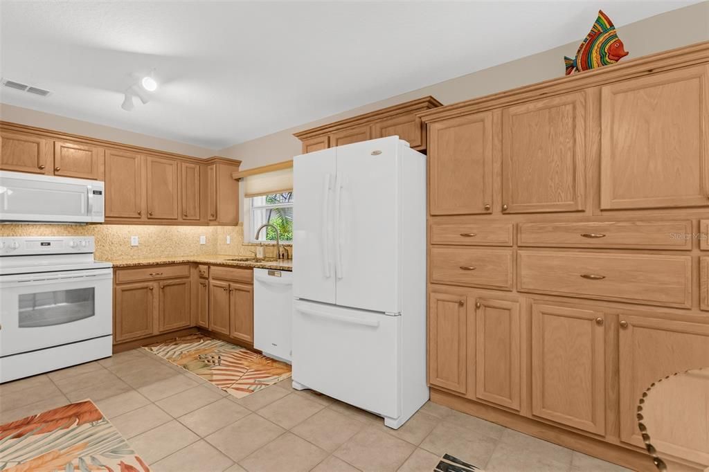 Active With Contract: $285,000 (2 beds, 2 baths, 1382 Square Feet)