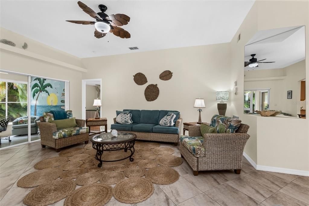Active With Contract: $285,000 (2 beds, 2 baths, 1382 Square Feet)