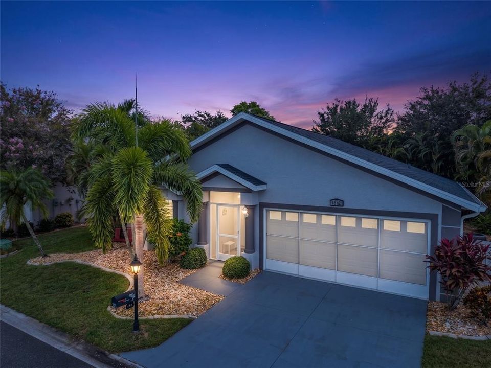 Active With Contract: $285,000 (2 beds, 2 baths, 1382 Square Feet)