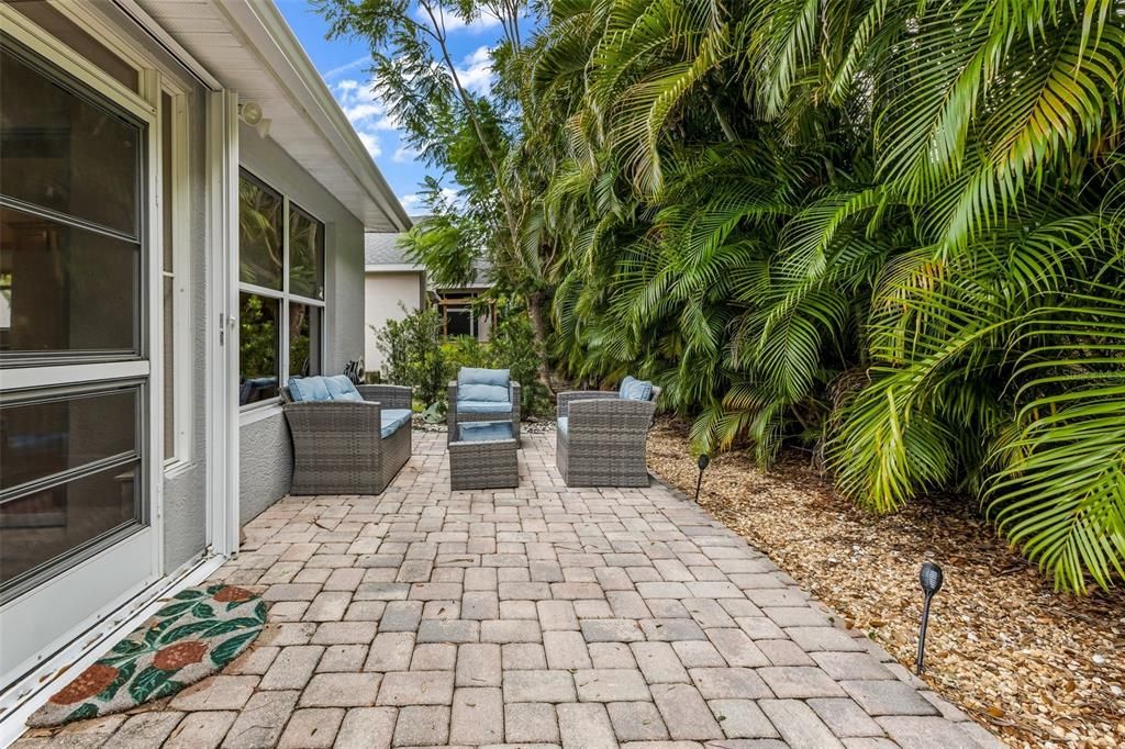 Active With Contract: $285,000 (2 beds, 2 baths, 1382 Square Feet)