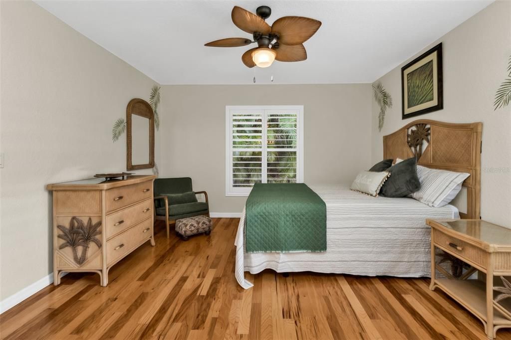 Active With Contract: $285,000 (2 beds, 2 baths, 1382 Square Feet)
