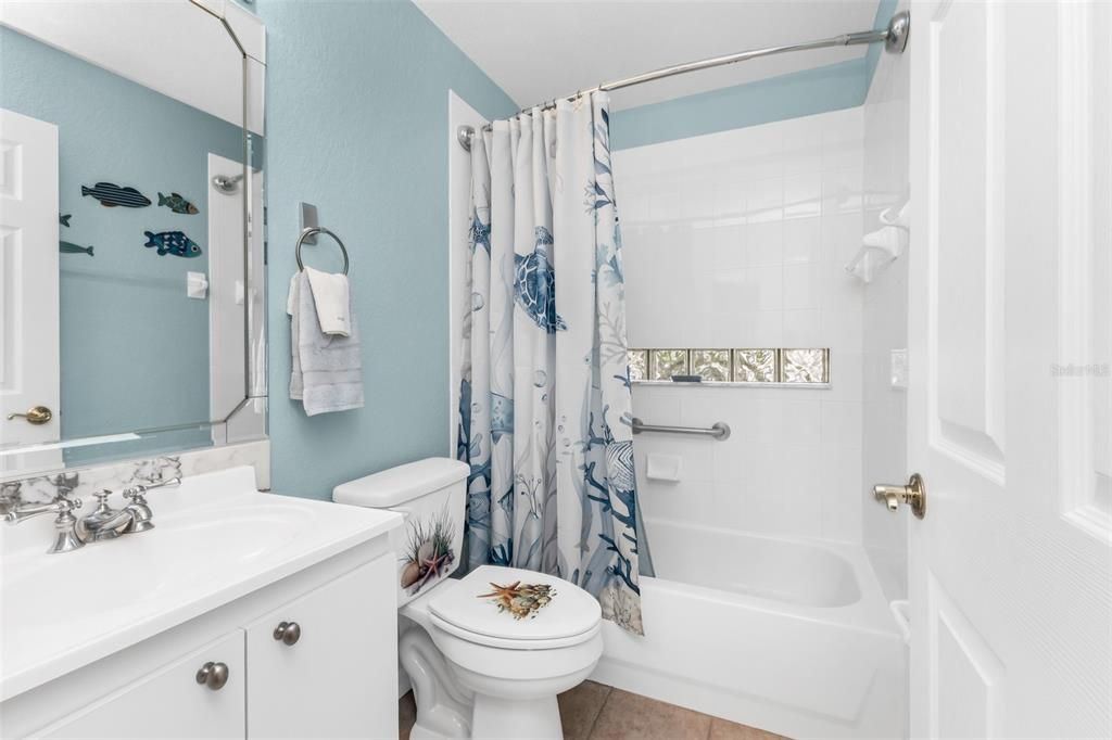 Active With Contract: $285,000 (2 beds, 2 baths, 1382 Square Feet)