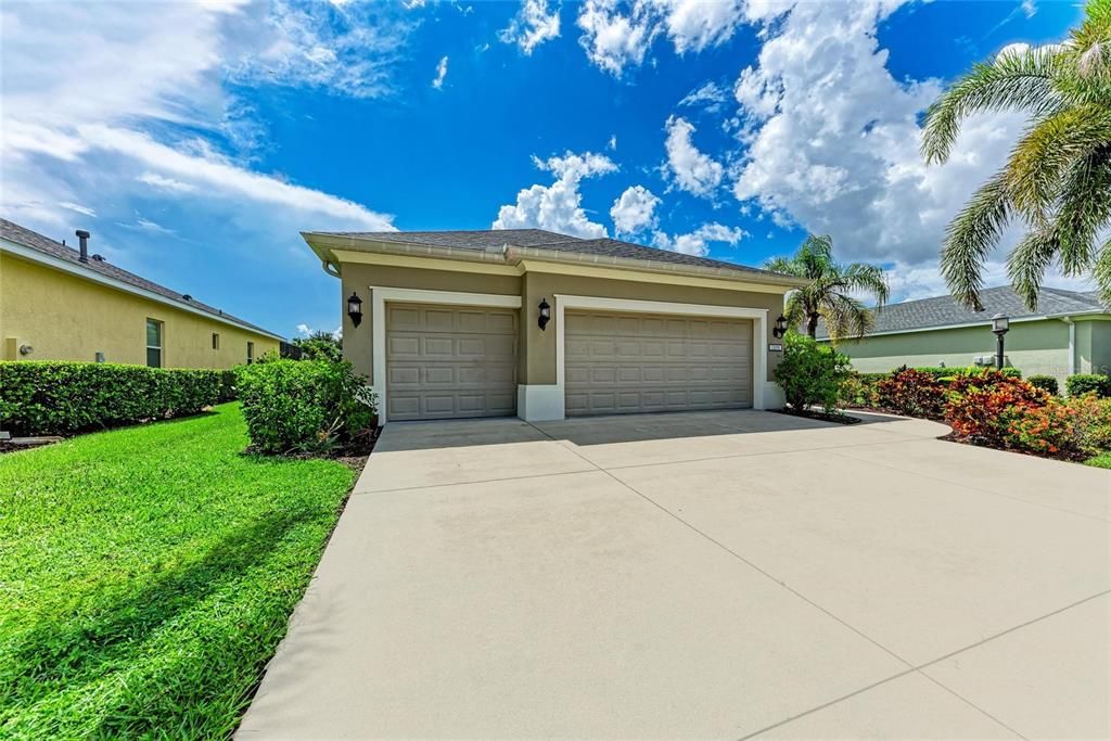 For Sale: $780,000 (5 beds, 4 baths, 3100 Square Feet)