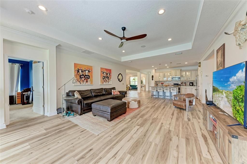 For Sale: $780,000 (5 beds, 4 baths, 3100 Square Feet)