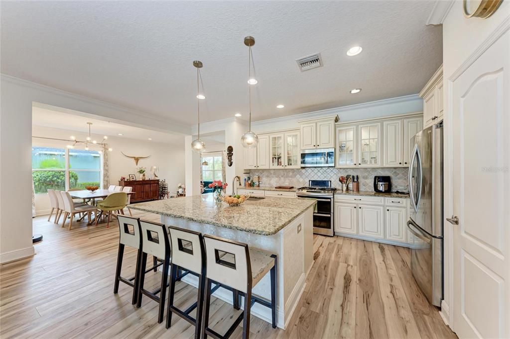For Sale: $780,000 (5 beds, 4 baths, 3100 Square Feet)
