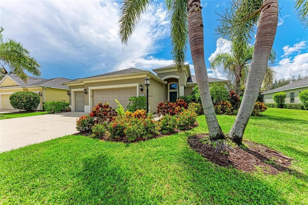 For Sale: $780,000 (5 beds, 4 baths, 3100 Square Feet)