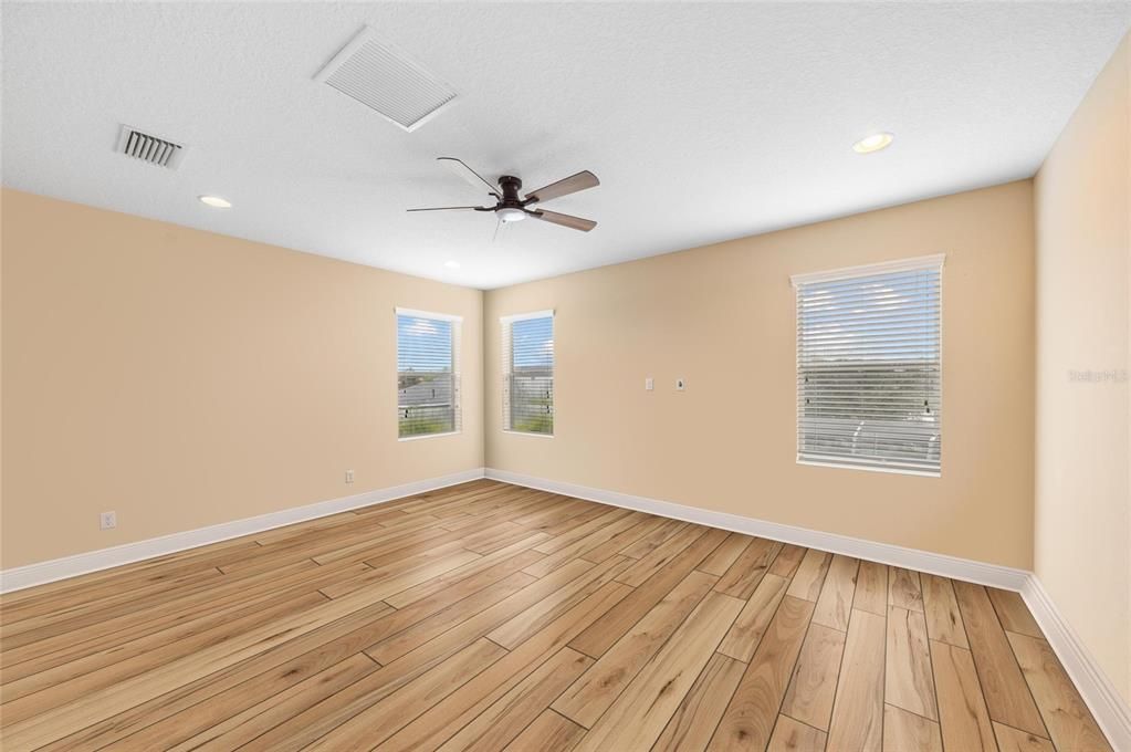For Sale: $780,000 (5 beds, 4 baths, 3100 Square Feet)