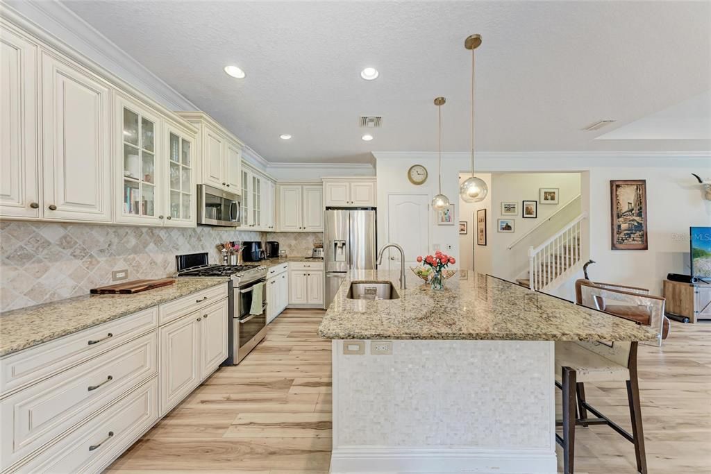 For Sale: $780,000 (5 beds, 4 baths, 3100 Square Feet)