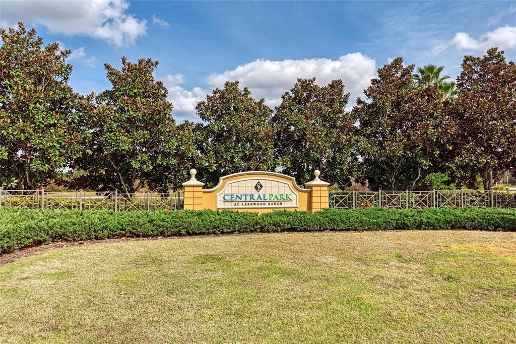 For Sale: $780,000 (5 beds, 4 baths, 3100 Square Feet)