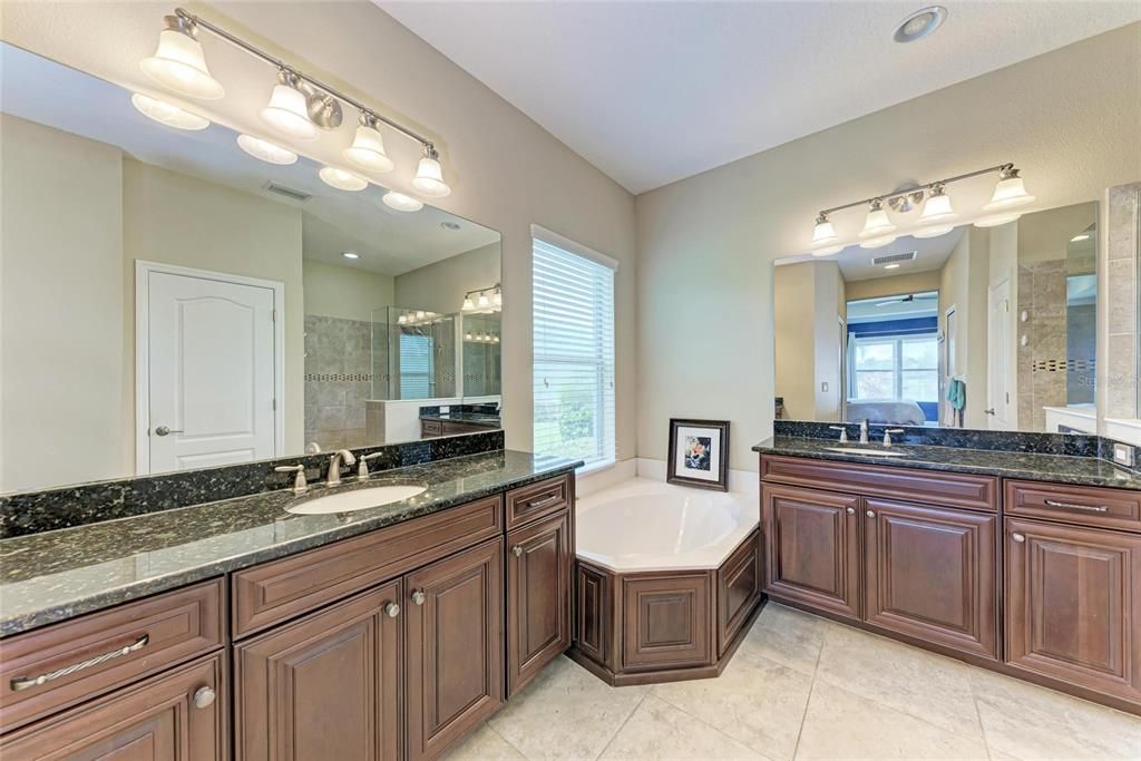 For Sale: $780,000 (5 beds, 4 baths, 3100 Square Feet)