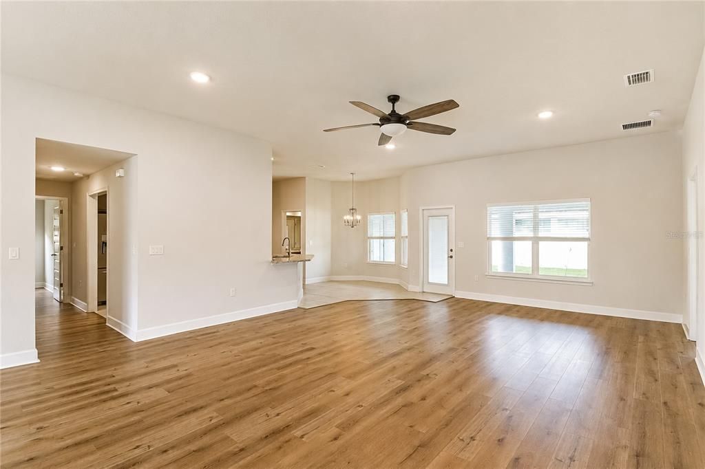 For Sale: $385,000 (4 beds, 3 baths, 2283 Square Feet)
