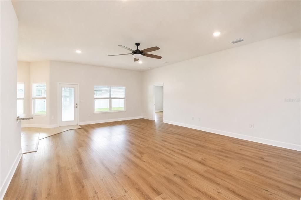 For Sale: $385,000 (4 beds, 3 baths, 2283 Square Feet)