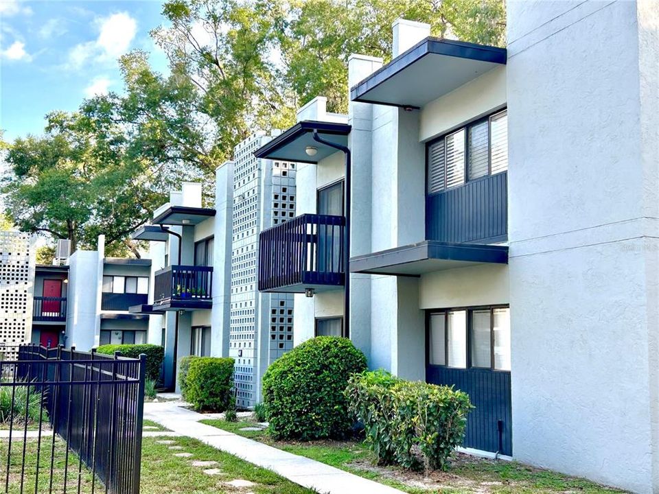For Sale: $159,000 (3 beds, 2 baths, 1242 Square Feet)