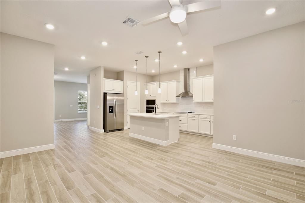 For Rent: $2,380 (3 beds, 3 baths, 1855 Square Feet)