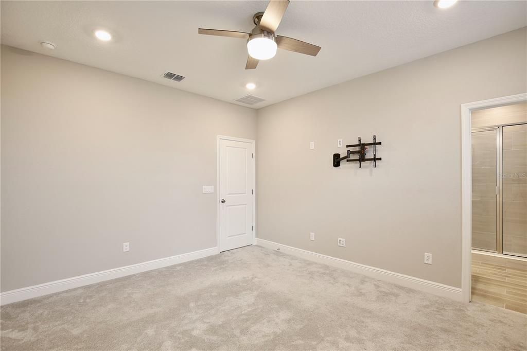 For Rent: $2,380 (3 beds, 3 baths, 1855 Square Feet)