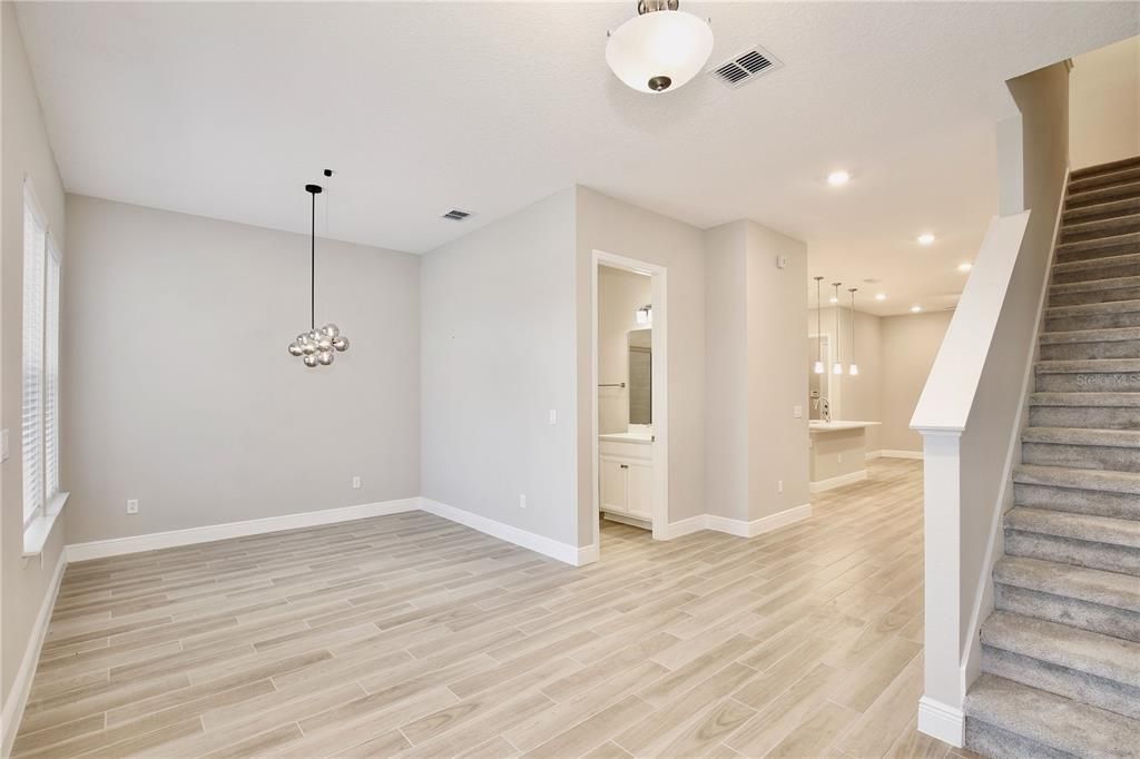 For Rent: $2,380 (3 beds, 3 baths, 1855 Square Feet)