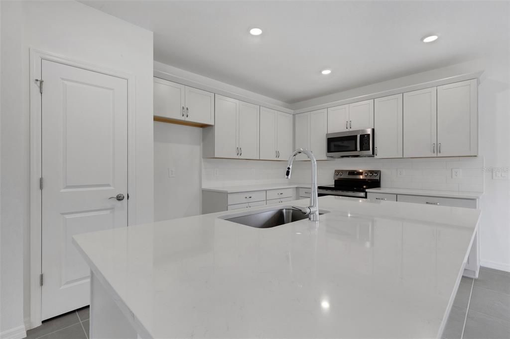 For Sale: $389,999 (3 beds, 2 baths, 2134 Square Feet)