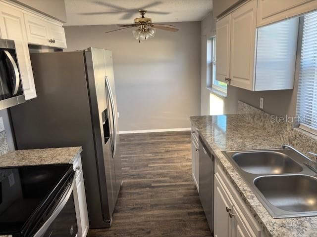 For Sale: $220,000 (2 beds, 1 baths, 870 Square Feet)