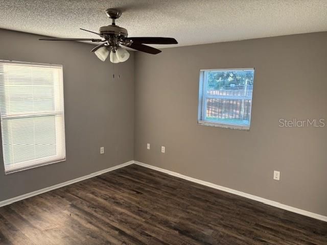 For Sale: $220,000 (2 beds, 1 baths, 870 Square Feet)