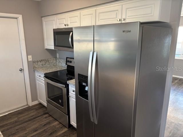 For Sale: $220,000 (2 beds, 1 baths, 870 Square Feet)