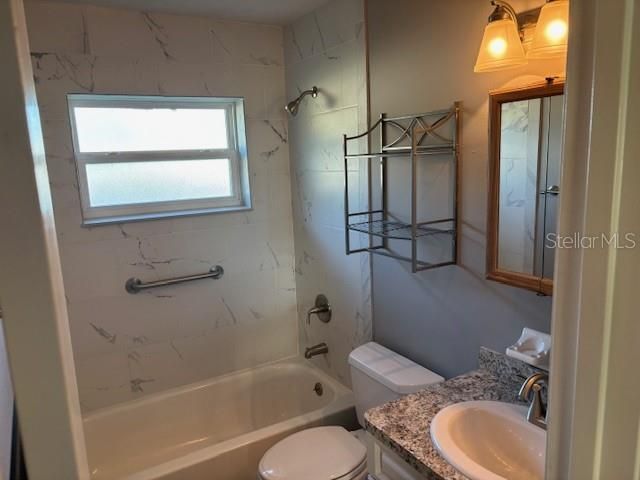 For Sale: $220,000 (2 beds, 1 baths, 870 Square Feet)