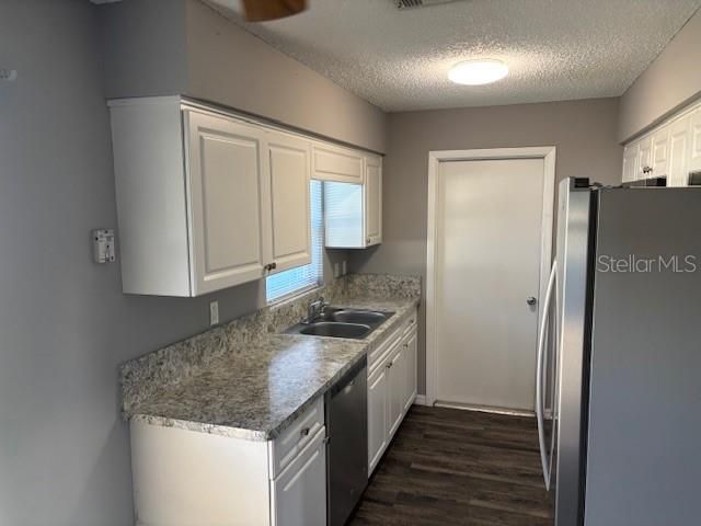 For Sale: $220,000 (2 beds, 1 baths, 870 Square Feet)