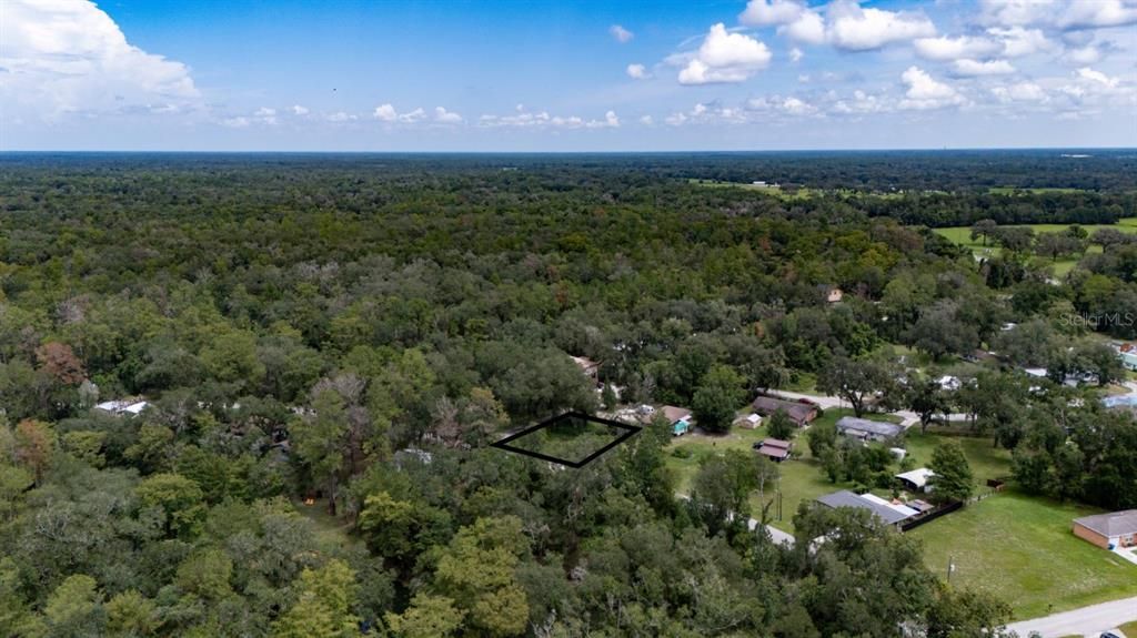 На продажу: $22,000 (0.17 acres)