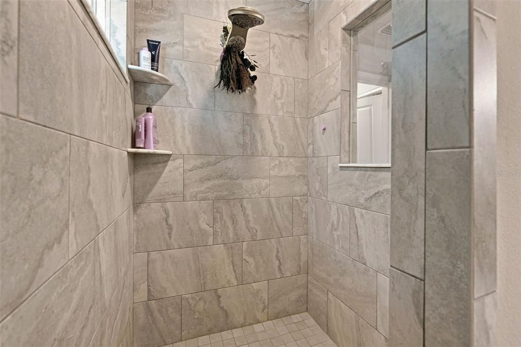 For Sale: $449,900 (5 beds, 4 baths, 2414 Square Feet)
