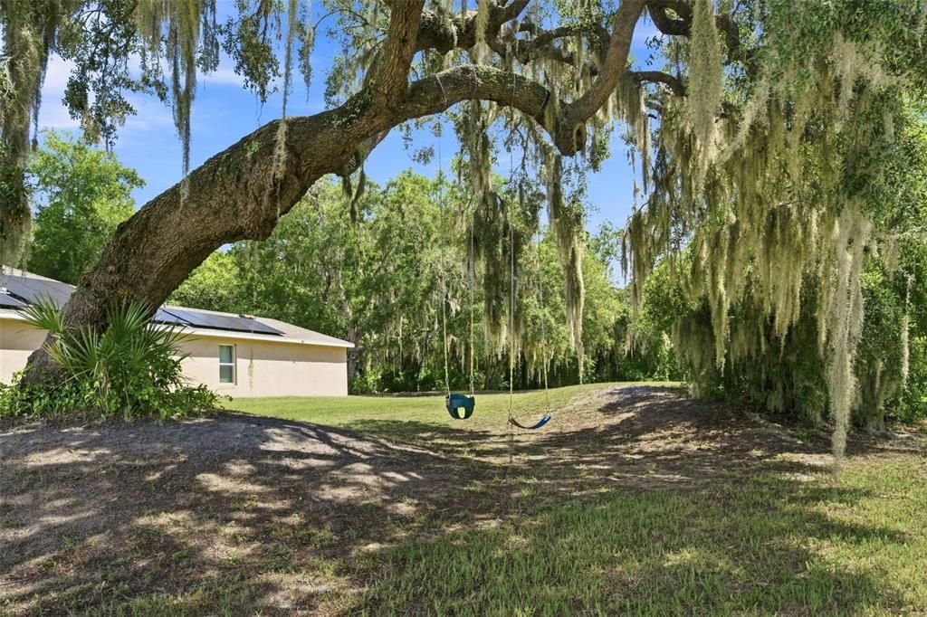 For Sale: $449,900 (5 beds, 4 baths, 2414 Square Feet)
