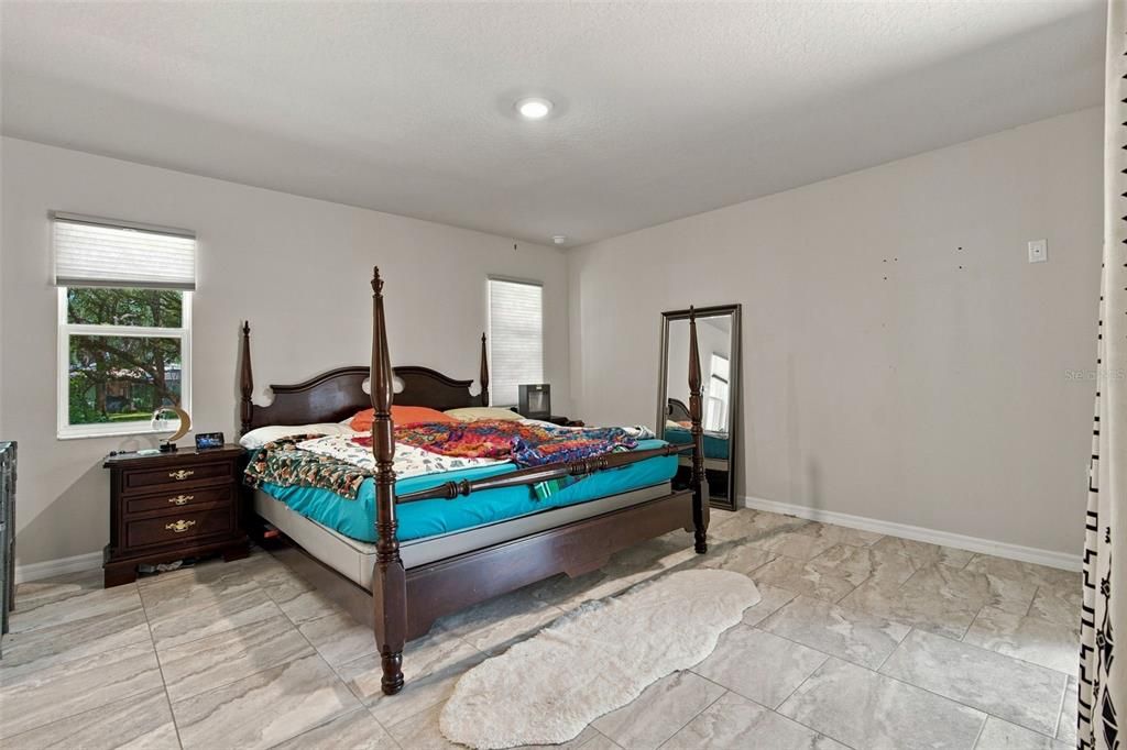 For Sale: $449,900 (5 beds, 4 baths, 2414 Square Feet)