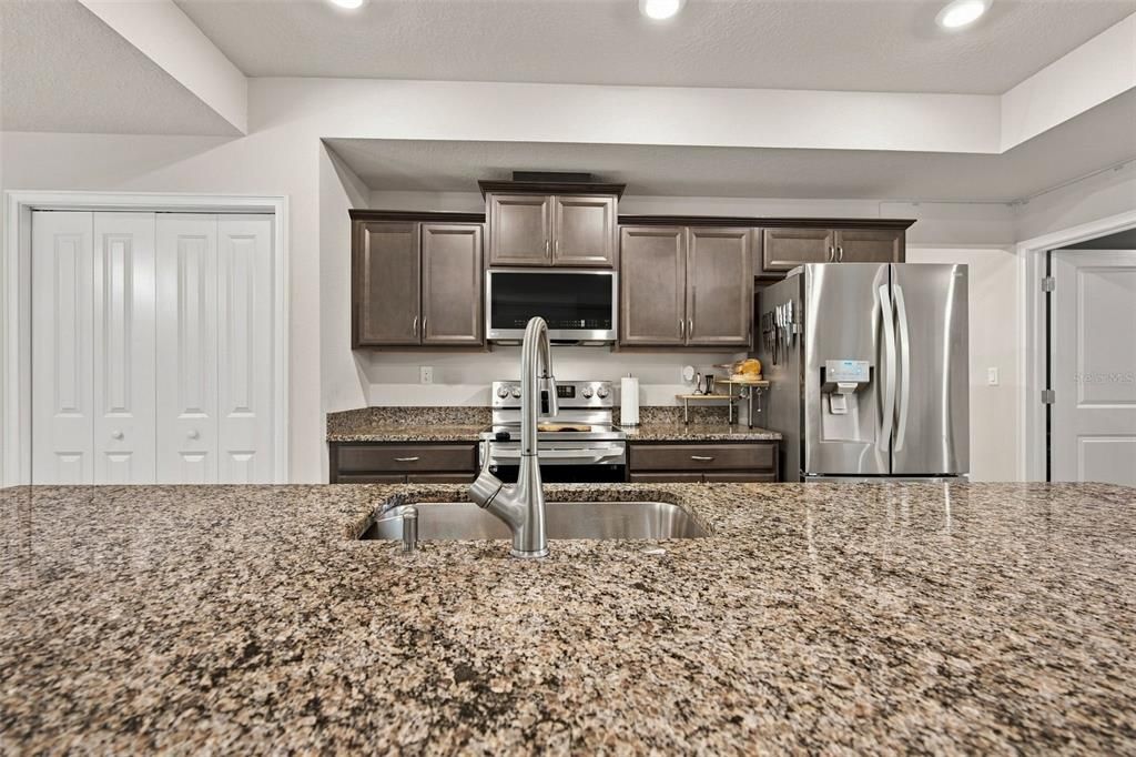 For Sale: $449,900 (5 beds, 4 baths, 2414 Square Feet)