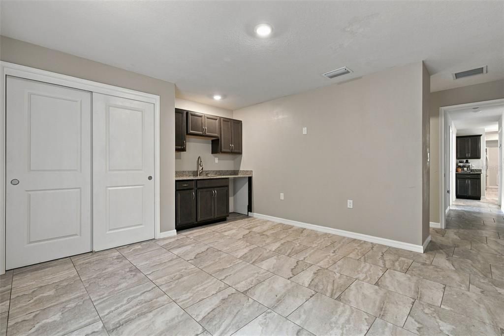 For Sale: $449,900 (5 beds, 4 baths, 2414 Square Feet)