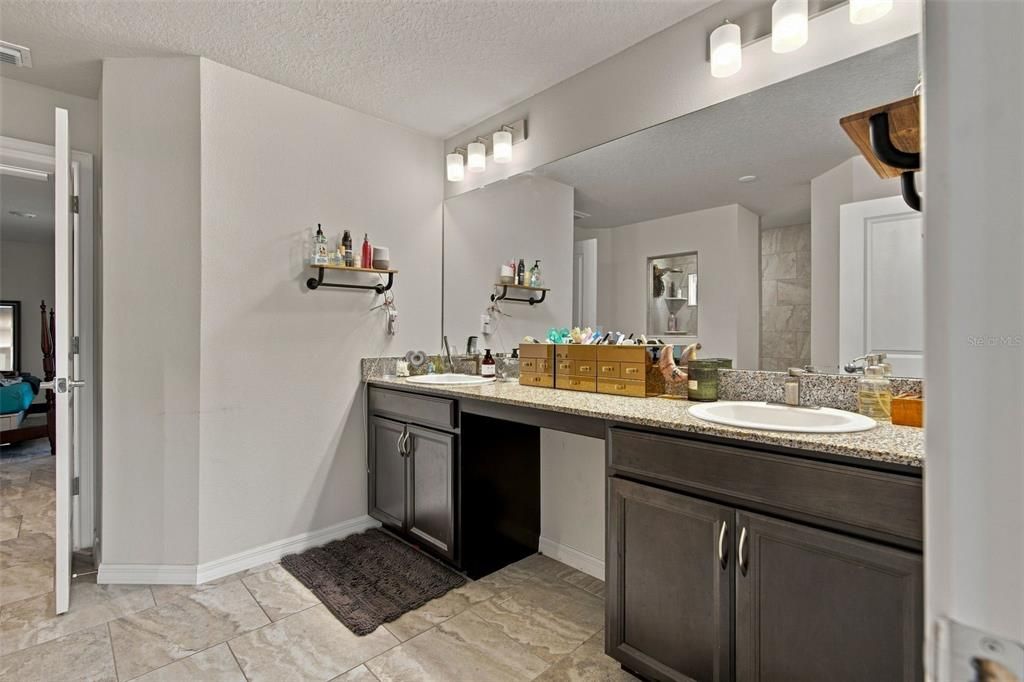 For Sale: $449,900 (5 beds, 4 baths, 2414 Square Feet)