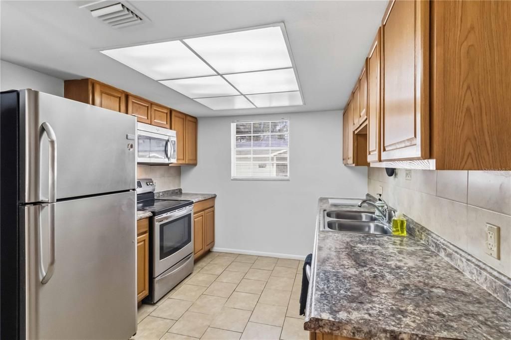 For Sale: $145,000 (2 beds, 2 baths, 984 Square Feet)