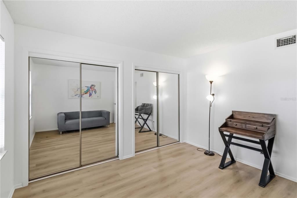 For Sale: $145,000 (2 beds, 2 baths, 984 Square Feet)