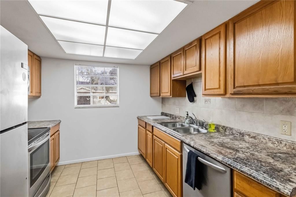 For Sale: $145,000 (2 beds, 2 baths, 984 Square Feet)