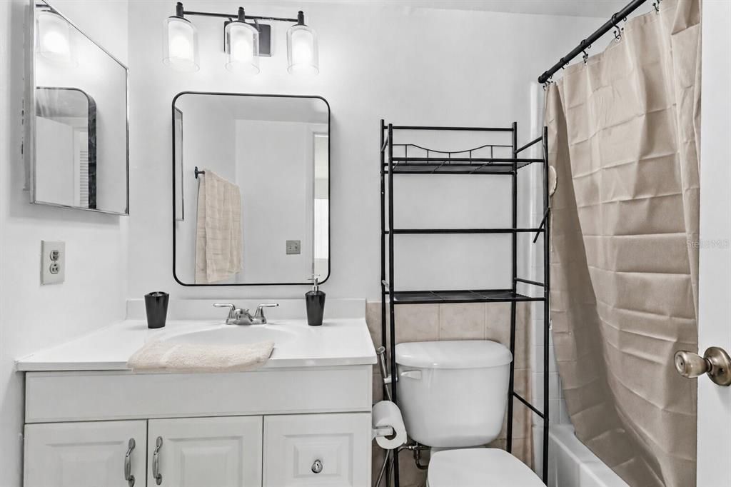 For Sale: $145,000 (2 beds, 2 baths, 984 Square Feet)